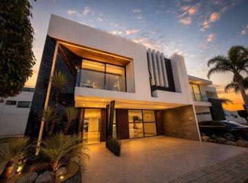 Casa · 422m² · 5 Recámaras · 2 Estacionamientos · Casa en Venta en Lomas de Angelopolis, Cascatta 5 Habitaciones