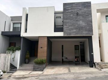 Casa · 389m² · 4 Recámaras · 2 Estacionamientos · Casa en Venta. Fraccionamiento Mítica Zona Sur de Monterrey