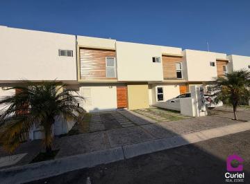Casa en condominio de 3 habitaciones, Querétaro · Se Renta Casa Amueblada en Queretaro Juriquilla, Vig. 24 Hrs Alberca, Area Verde Salon de Fiestas!