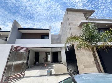 Casa de 3 habitaciones, San Luis Potosí · Villa Magna con Recámara en Planta Baja, Todas con Baño