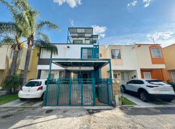 Casa de 3 habitaciones, Zapopan · Amplia Casa de 3 Niveles en La Floresta Zapopan Jalisco