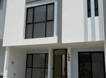 Casa · 197m² · 4 Recámaras · 2 Estacionamientos · Casa en Fraccionamiento Valle Imperial