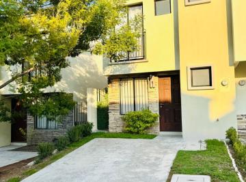 Casa de 3 habitaciones, El Marqués · Casa en Venta en Capital Sur, en Privada Súper Ubicada), Casa Club con Alberca