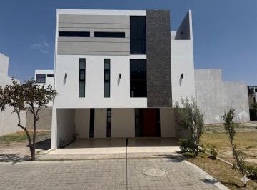 Casa · 345m² · 5 Recámaras · 3 Estacionamientos · Casa en Venta en Lomas de Angelopolis III, Puebla, 5 Recamaras, Cluster con Alberca