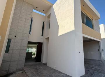 Casa · 251m² · 3 Recámaras · 2 Estacionamientos · Casa en Fraccionamiento Lomas del Chairel
