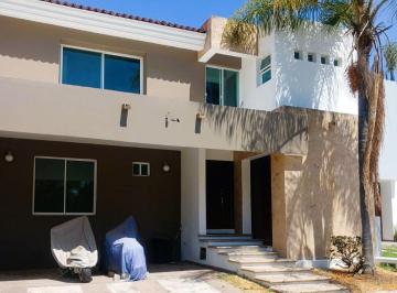 Casa en condominio · 285m² · 3 Recámaras · 2 Estacionamientos · Casa de Muy Buenos Espacios en Bosques de Santa Anita