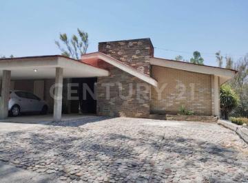 Casa · 890m² · 4 Recámaras · 8 Estacionamientos · Renta Casa, Mirador La Calera, 650 m de Jardín!