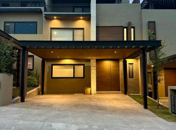 Casa de 3 habitaciones, El Marqués · Casa con Roof en Renta en Villa Carriedo