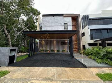 Casa en condominio de 4 habitaciones, Benito Juárez · Casa en Venta | Av Huayacán Vía Cumbres Cancún | 4 Recámaras