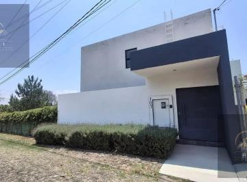 Casa · 300m² · 3 Recámaras · 4 Estacionamientos · Casa en Huertas La Joya