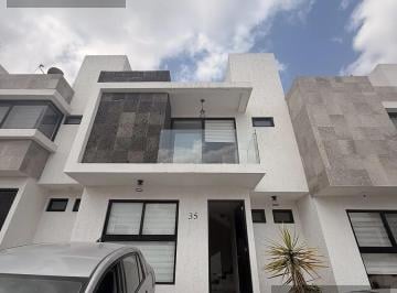 Casa · 100m² · 3 Recámaras · 2 Estacionamientos · Casa en San Isidro Juriquilla