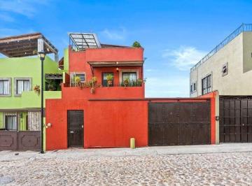 Casa en Venta de 3 habitaciones  · Acogedora Casa a Inmejorable Precio en Privada del Valle en San Miguel de Allende