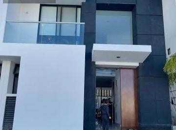 Casa · 3 Recámaras · 2 Estacionamientos · Casa en Juriquilla