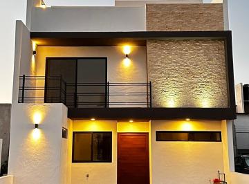 Casa de 4 habitaciones, Corregidora · Casa de Tres Plantas Recámara en Planta Baja