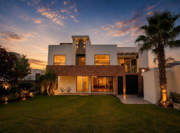 Casa · 406m² · 4 Recámaras · 2 Estacionamientos · Casa en Venta con 4 Recamaras en Lomas de Angelopolis Parque Victoria.