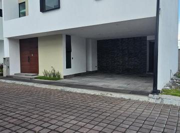 Casa · 3 Recámaras · 2 Estacionamientos · Fracc Parque Ingles