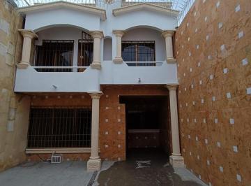 Casa · 250m² · 4 Recámaras · 2 Estacionamientos · Venta de Casa en El Centro de Apizaco, Tlaxcala.