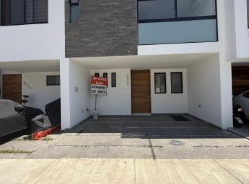 Casa en condominio de 3 habitaciones, Zapopan · Oportunidad! Venta de Casa en Fraccionamiento Savia Central!