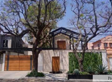 Casa · 650m² · 5 Recámaras · 7 Estacionamientos · Estupenda Residencia en Lomas de Chapultepec Recién Remodelada