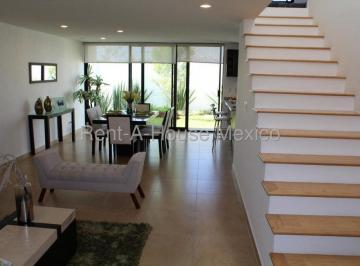 Casa · 151m² · 2 Recámaras · 2 Estacionamientos · Zakia Casa Dentro de Privada con Amenidades en Venta Rah2196