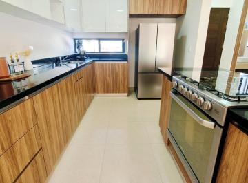 Casa · 122m² · 3 Recámaras · 2 Estacionamientos · Casa en Venta en Querétaro en La Zona Residencial de Zarú