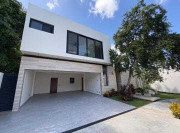 Casa · 341m² · 3 Recámaras · 2 Estacionamientos · Casa en Venta en Playa del Carmen