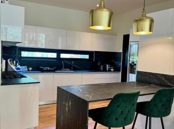 Casa · 265m² · 3 Recámaras · 2 Estacionamientos · Casa en Venta en Playa del Carmen