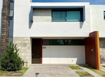 Casa en condominio de 3 habitaciones, Zapopan · Casa en Renta en Condominio Sobre Av Aviación – Excelente Ubicación