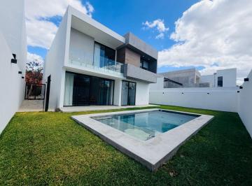 Casa de 4 habitaciones, Mérida · Renta Merida Soluna Privada Temozon Casa 4 Recamaras con Paneles Solares y Casa Club Zona Norte