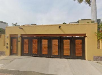 Casa de 5 habitaciones, Zihuatanejo de Azueta · Venta de Casa en Zenzontles Ixtapa