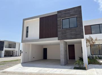 Casa · 240m² · 3 Recámaras · 2 Estacionamientos · Lomas del Dorado, Casa en Venta con Estancia de Tv y 3 Recamaras con Baño