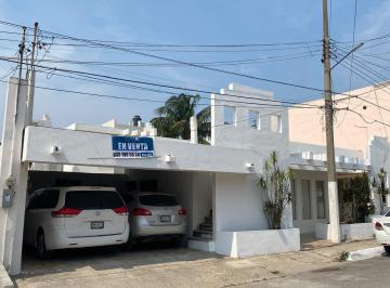 Casa · 320m² · 5 Recámaras · 2 Estacionamientos · Casa en Venta Villa San Pedro