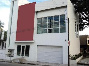 Edificio · 1 Estacionamiento · Edificio Comercial en Renra