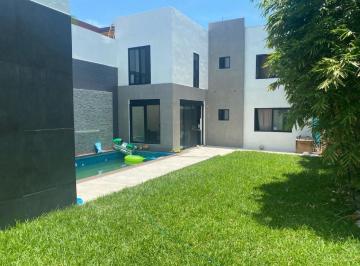 Casa · 300m² · 4 Recámaras · 1 Estacionamiento · Casa en Renta Fraccionamiento Colinas de Universidad