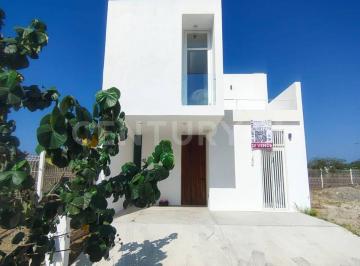 Casa · 136m² · 3 Recámaras · 2 Estacionamientos · Casa en Venta, Ciruelo 78, Col Las Parotas Manzanillo, Colima.
