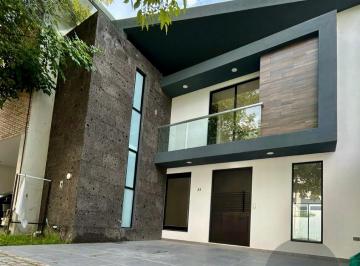 Casa · 270m² · 4 Recámaras · 2 Estacionamientos · Casa - Fraccionamiento Lomas de Angelópolis