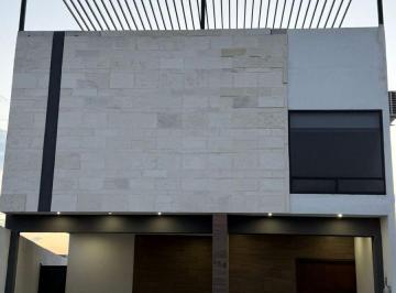 Casa de 4 habitaciones, Saltillo · Casa en Renta en Rincón de Los Encinos, Saltillo Norte – Nueva, Rooftop y 3 Niveles