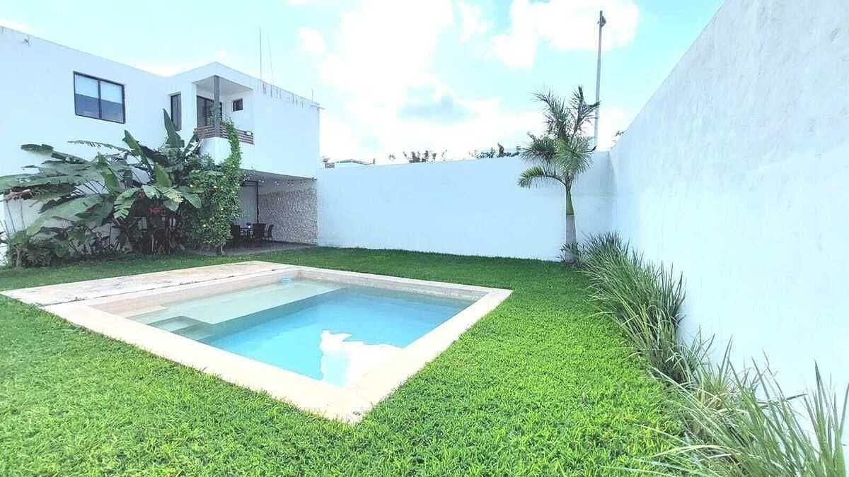 Casa en Venta en Esquina con Alberca en Dzityá