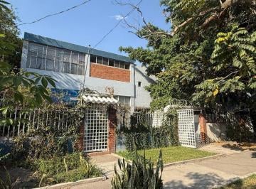 Casa · 310m² · 4 Recámaras · 3 Estacionamientos · Casa en Renta con Uso de Suelo Mixto en Col Americana