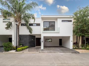 Casa de 3 habitaciones, Monterrey · Casa en Renta en Lomas del Hípico en Carretera Nacional