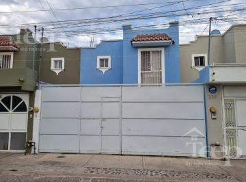 Casa · 90m² · 3 Recámaras · 2 Estacionamientos · Casa en Renta