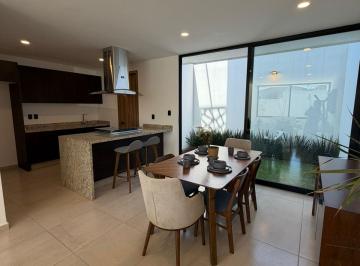 Casa · 170m² · 3 Recámaras · 2 Estacionamientos · Casa en Venta en Fracc. Dávica, San Pedro Cholula, Puebla