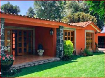 Casa de 5 habitaciones, Cuernavaca · Casa en Venta en Col. Jardines de Ahuatepec, Calle La Escondida, Cuernavaca, Morelos