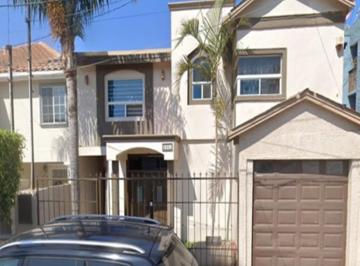 Casa de 3 habitaciones, Tijuana · Se Vende Hermosa Casa en Av de Las Rocas