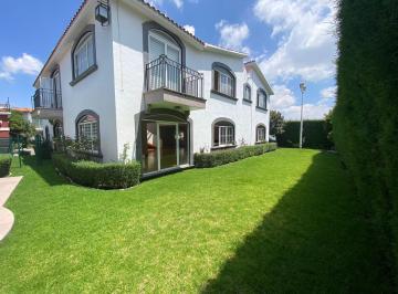 Casa en condominio · 465m² · 3 Recámaras · 2 Estacionamientos · Renta de Casa Dentro de Privada en La Providencia en Metepec