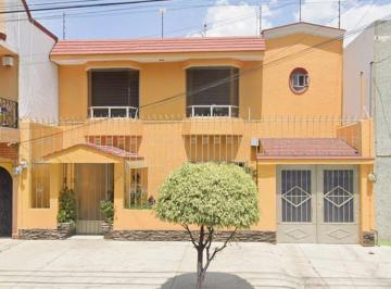 Casa de 3 habitaciones, Azcapotzalco · Bonita Casa en Una Excelente Ubicación Cerca de Escuelas Parques Hospitales y Centros Comerciales