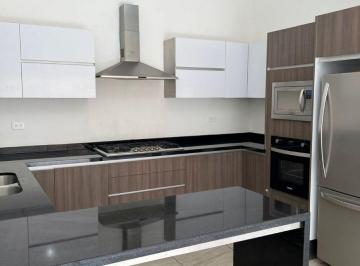 Casa de 3 habitaciones, Monterrey · Casa con 3 Habitaciones y 225 m² de Construcción en Venta en Paseo del Vergel