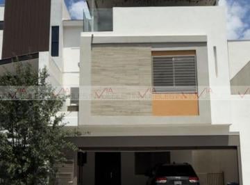 Casa · 300m² · 3 Recámaras · 2 Estacionamientos · Casa en Venta en Monterrey
