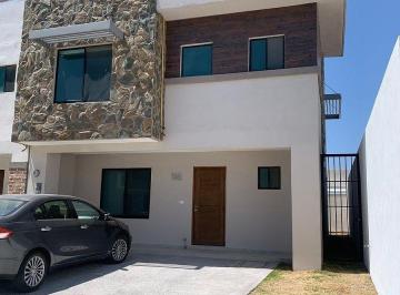 5f22140c7d84a3e61b7791527b4ab511a6b52567df9104d49f6d169b2a3d16d8 · Casa en Renta en La Vista, Querétaro