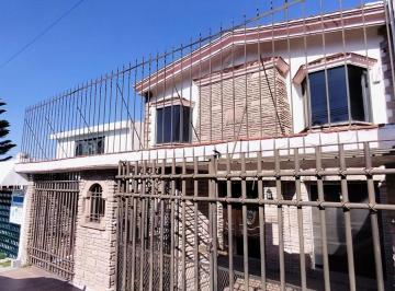 Casa · 250m² · 3 Recámaras · 2 Estacionamientos · Casa en Venta en Las Alamedas